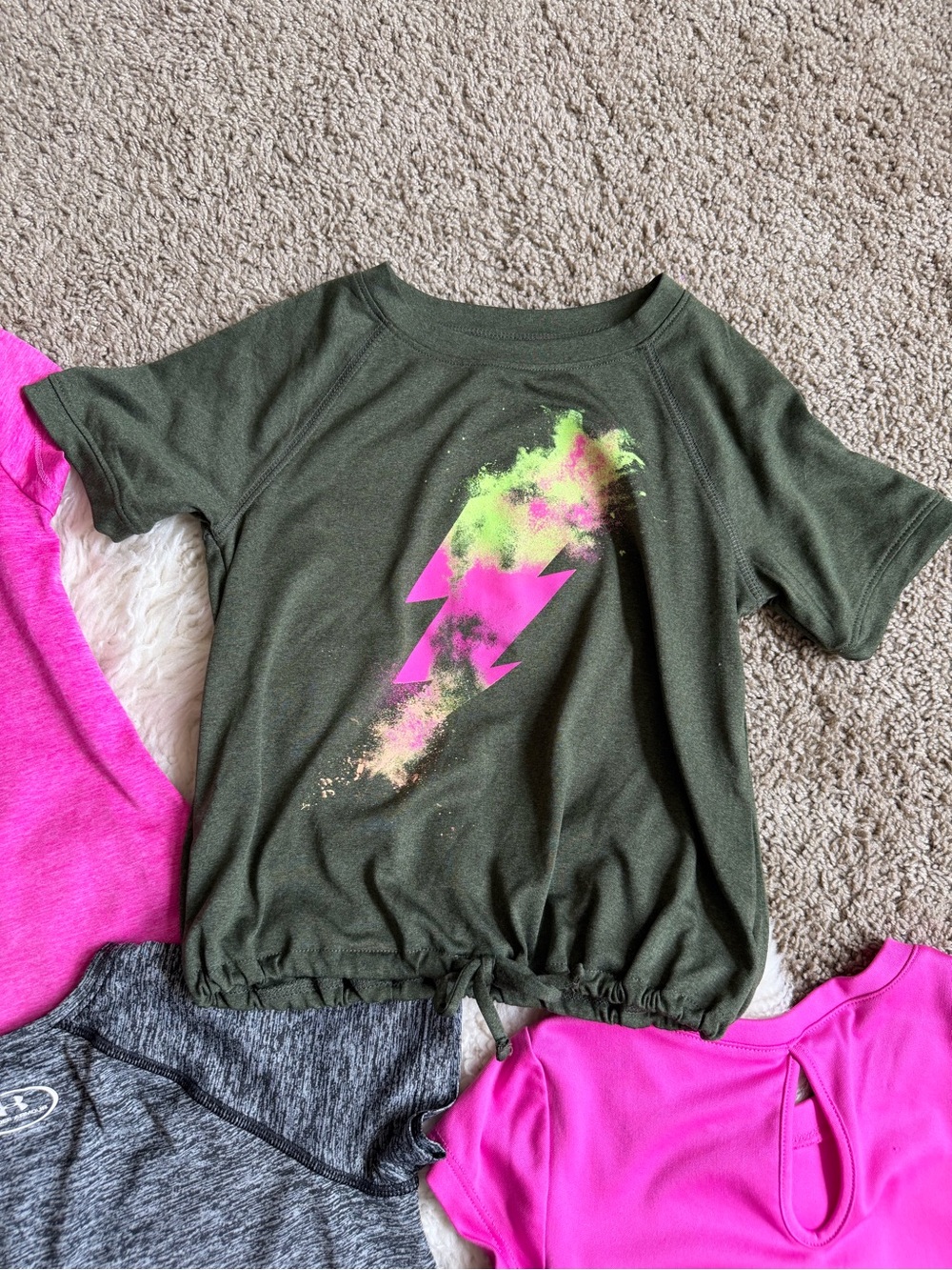 HUGE lot of 8 Athletic T-shirts | Sz 6 - Picture 5 of 14